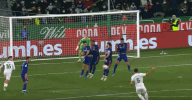 你这么说肯定没有错！可是你忘记了一个基本事实，中国还养了数不尽的不干活但是比你生活质量好百倍的人，你咋不去喷呢？