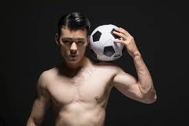 在上海旅游的奇塔迪尼重返海港俱乐部，拜访昔日教练和队友